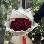 دسته گل رز قرمز