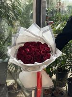 دسته گل رز قرمز